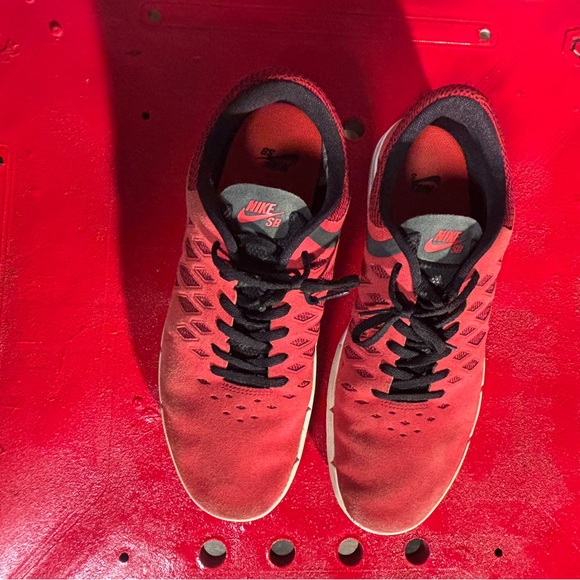 Nike SB Men's Red and Black Athletic Shoes - Picture 7 of 10